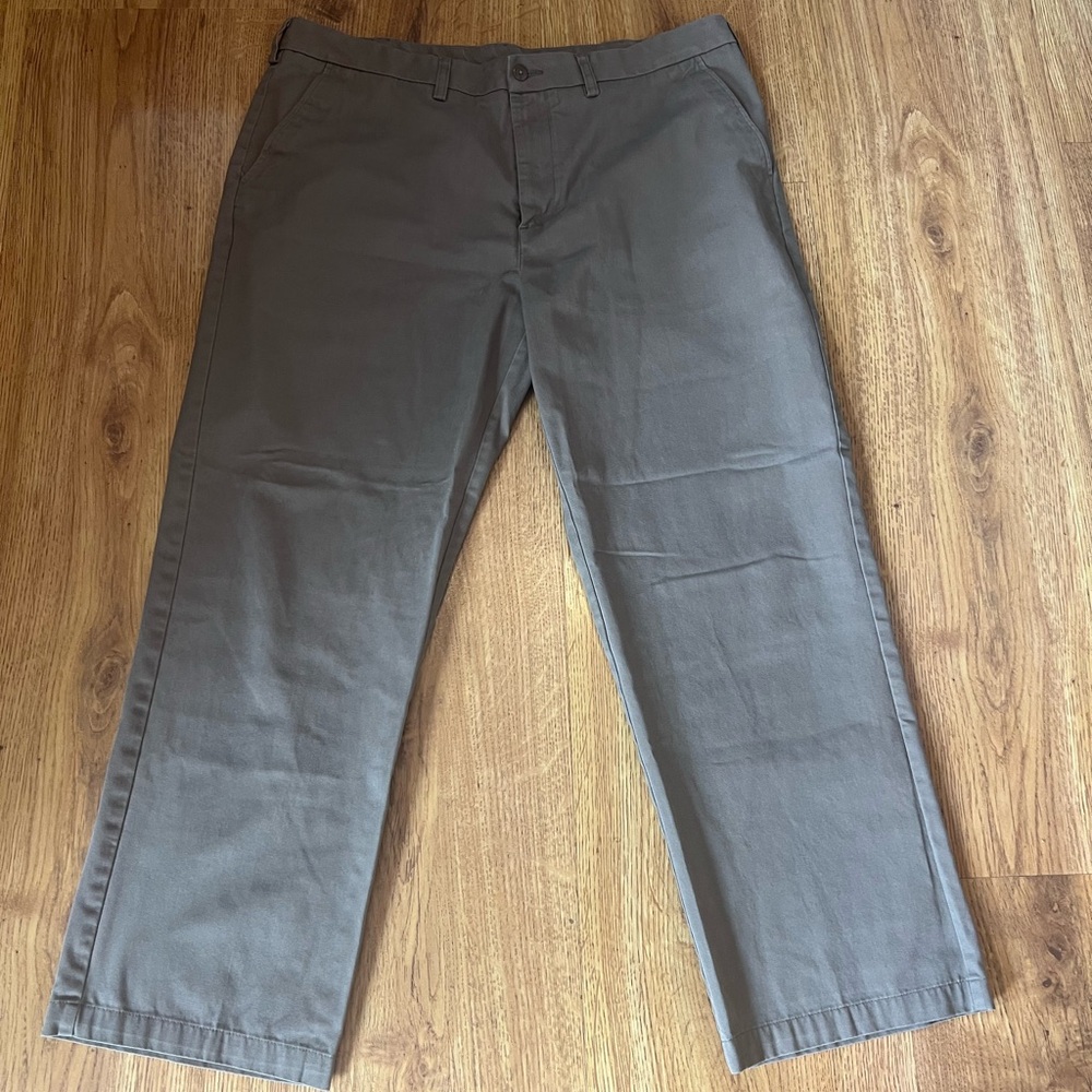 Croft & Barrow Men's Khaki Chinos